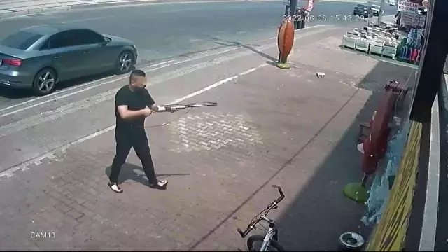 Ekmeği 4 TL'den satan fırıncı, 2 lira 25 kuruştan satan diğer fırıncının dükkanını kurşunladı