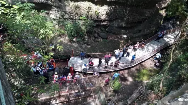 Meksika'da açılışı yapılan asma köprü koptu! Belediye başkanı dahil 25 kişi yaralandı