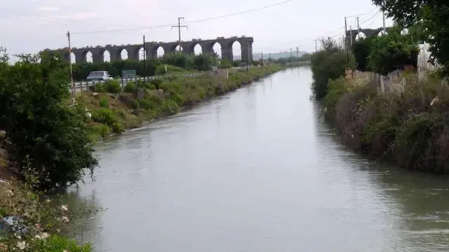 Serik'i besleyen ana boru patladı, su seviyesi 20 metre yükseldi