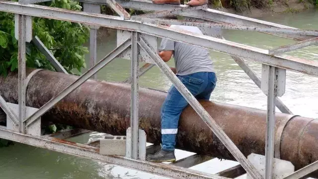 Serik'i besleyen ana boru patladı, su seviyesi 20 metre yükseldi