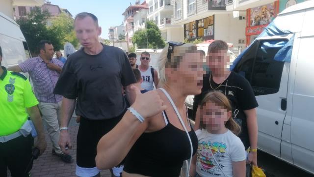 Pazardaki tezgahtan 2 adet saat çalan Rus turistlere esnaftan suçüstü, 50 euroyu alınca şikayetten vazgeçti