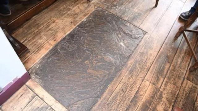 Barın içindeki mezarın tüyler ürperten hikayesi! 'İyi geceler' demeden lambalar sönmüyor