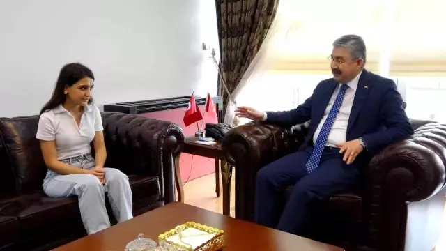 Polise verdiği 'Annem de babam da vefat etti' cevabıyla milyonların yüreğine dokundu! İşte Ayşe'nin hikayesi