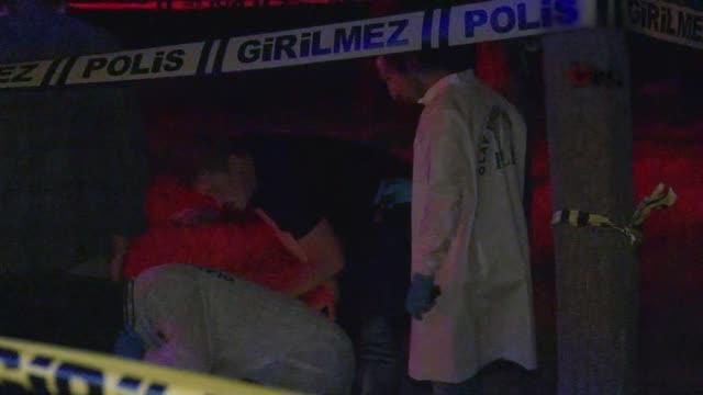 Atatürk Olimpiyat Stadı'nın karşısındaki ağaçlık alanda kafasından vurularak öldürülmüş bir erkek cesedi bulundu