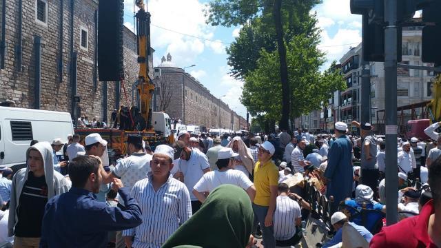 Mahmud Efendi cenazesine kaç kişi katıldı? 24 Haziran Cuma Mahmut Ustaosmanoğlu'nun cenazesine kaç kişi katıldı, kaç bin, kaç milyon kişi katıldı?