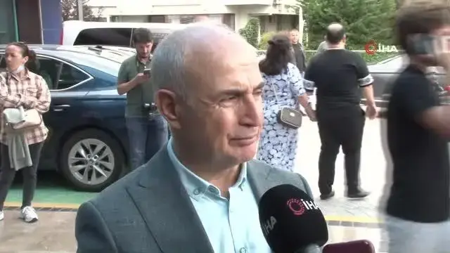 Cüneyt Arkın'ın hayatını kaybettiği hastaneye giden Mehmet Ali Erbil, gözyaşlarına boğuldu