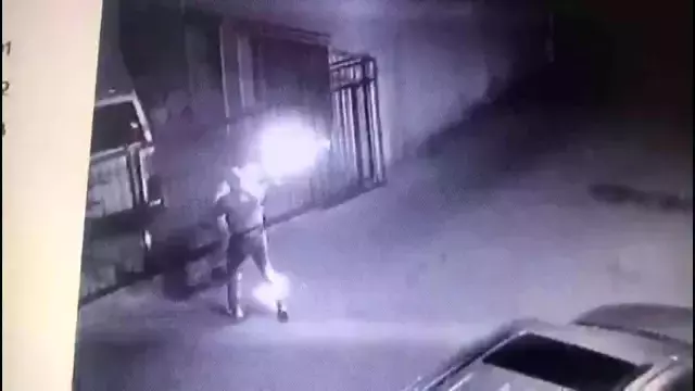 İstanbul'da eski AK Partili milletvekili Mahmut Dede'nin aracına molotoflu saldırı kamerada