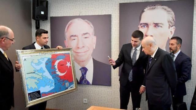 Bahçeli'nin haritalı fotoğrafının başlattığı tartışma büyüyor! Yunanistan'dan sonra bir tepki de Almanya'dan geldi