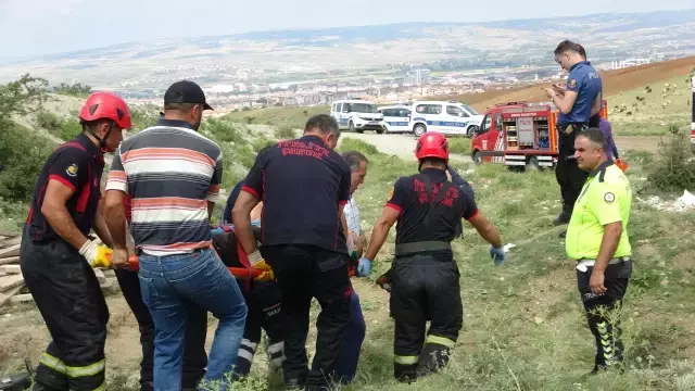 Devrilen traktörün sürücüsü 'robs demiri' sayesinde hayata tutundu