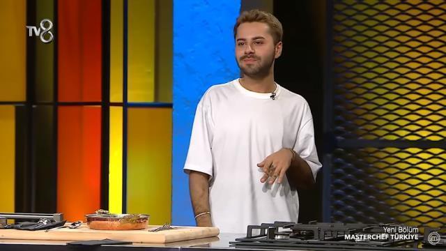 Şef Mehmet Yalçınkaya, MasterChef'te yemeğini beğenmediği yarışmacıya iş teklif etti