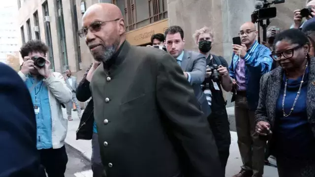 20 yıl hapis yattıktan sonra aklanan Muhammed Aziz, 40 milyon dolarlık tazminat davası açtı