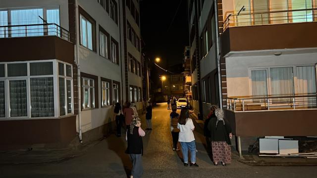 Son Dakika: Düzce'de 4.2 büyüklüğünde deprem meydana geldi! AFAD ve Vali'den ilk açıklama