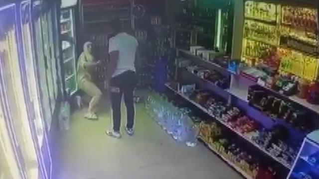 Yolda yürürken tacize uğrayan genç kadın sığındığı tekel bayisinde öldüresiye dövüldü