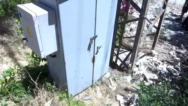 Elekrik panosuna giren hırsız, yanlış kabloyu kesince 40 dairenin elektronik cihazı yandı: Hasar 400 bin lira