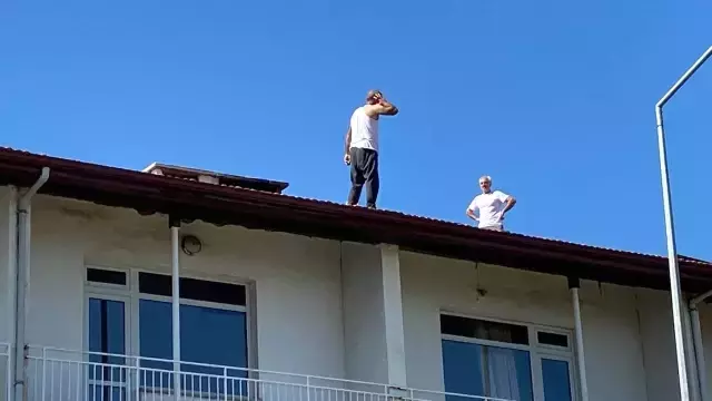 30 yıldır çalıştığı işten atılınca intihar etmek için çatıya çıkan şahıs 3 saatte ikna oldu