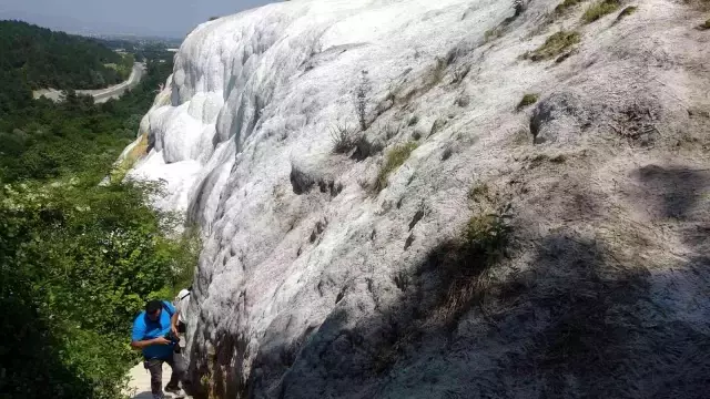 Eyyam-ı bahur sıcaklarında denize gidemeyenler Akkayalar'da serinliyor