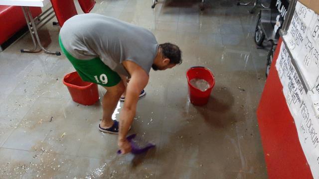 Edirne'yi yaz ortasında sel vurdu! Ev ve iş yerlerini su bastı, vatandaşlar mahsur kaldı