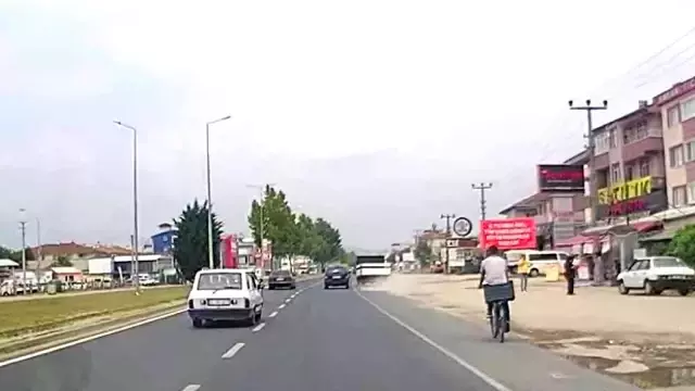 Kamyoneti otomobil gibi kullanan sürücü, manevralarıyla yürekleri ağza getirdi