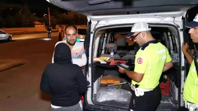 Denetimden kaçan kadın sürücüye yakalanınca 4 ayrı suçtan ceza kesildi