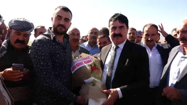 24 yıl sonra Yüksekova'ya gelen aşiret lideri krallar gibi karşılandı