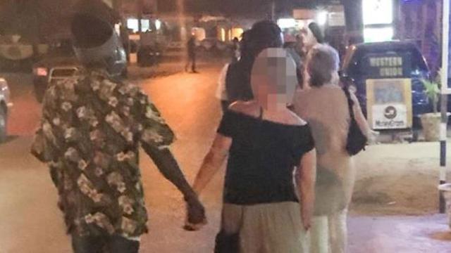 Gambia ile İngiltere arasında 'yaşlı kadın turist' krizi: Lütfen cinsel ilişki için ülkemize gelmesinler