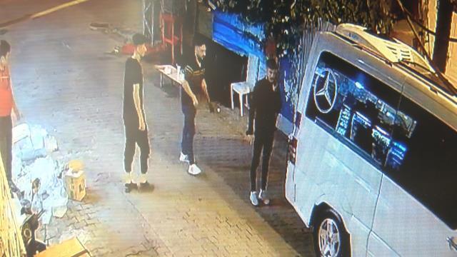 Bahçelievler'de gürültü yapanları uyaran adamı eşinin yanında başından vurdular