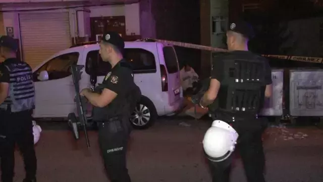 Esenyurt'ta 'çöp atma' kavgasında silahlar konuştu: 3 yaralı
