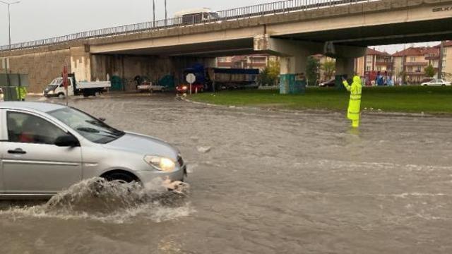 İzmir haberleri! İZMİR'DE SAĞANAK ETKİLİ OLDU