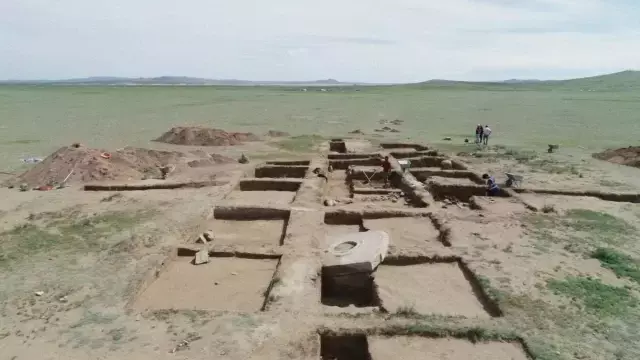 Moğolistan'da İlteriş Kutluk Kağan'ın külliyesi ve yazıtı bulundu