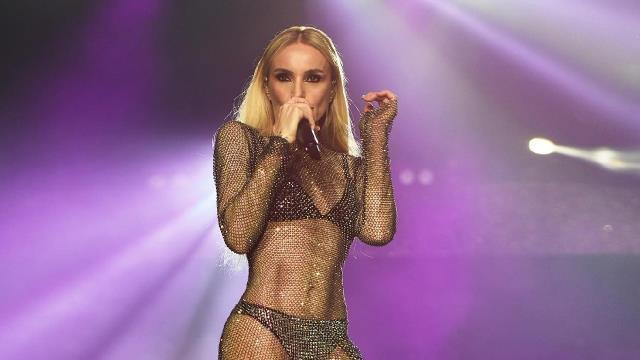 Fenerbahçe taraftarından tutuklanan Gülşen'e destek! Ünlü şarkısını hep birlikte söylediler