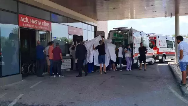 Kaza geçiren İbrahim Tatlıses sıkıştığı araçtan çıkarılıp hastaneye kaldırıldı