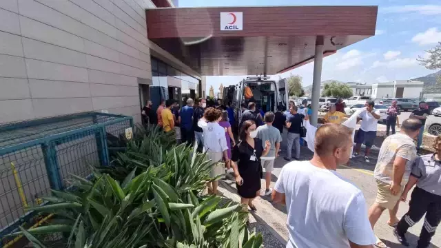 Kaza geçiren İbrahim Tatlıses sıkıştığı araçtan çıkarılıp hastaneye kaldırıldı