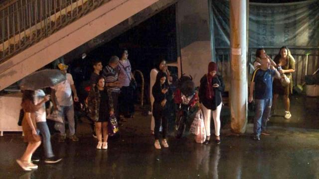 Sağanak yağış İstanbul'u vurdu! Uzmanlar sel ve su baskınlarına karşı uyardı