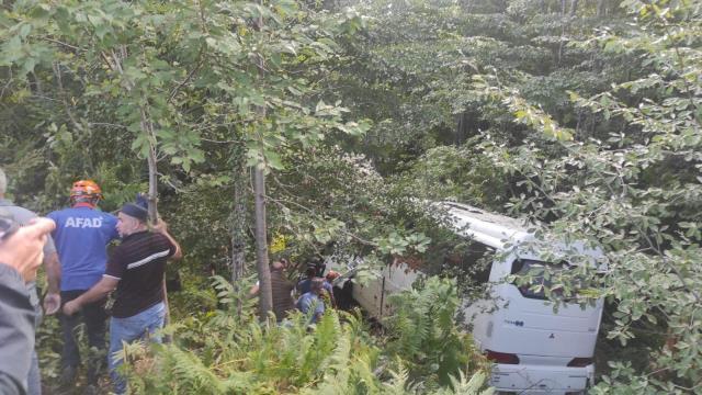 Son dakika! Bursa'da içinde 47 kişinin bulunduğu tur otobüsü şarampole yuvarlandı: 2 ölü, çok sayıda yaralı var