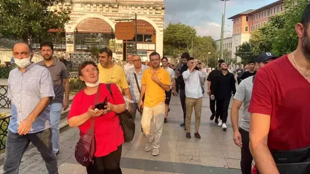 Fatih'te vinç üzerinde intihar girişimi: Tramvay seferleri durdu, vatandaşlar kilometrelerce yol yürüdü