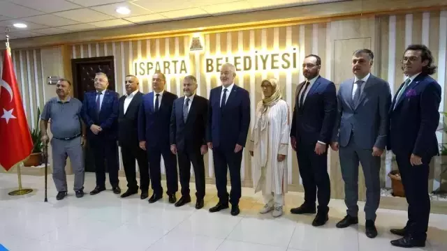 Esnaf, Isparta'yı ziyaret eden Bakan Nebati'den 1 TL basılmasını istedi