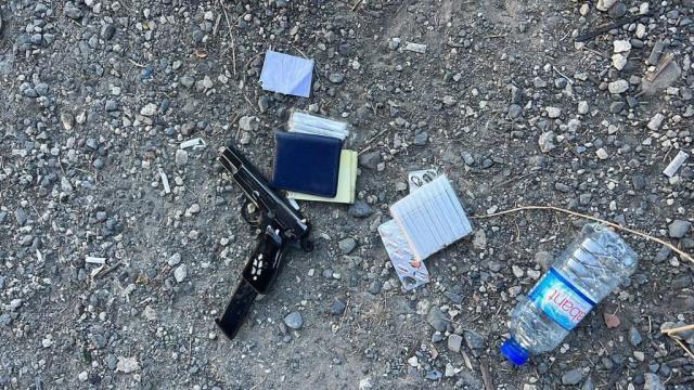 Son Dakika: Başakşehir'de 2 kişiyi öldürdükten sonra Fatih'te iki polisi vuran saldırgan viyadüğün altında saklanırken yakalandı