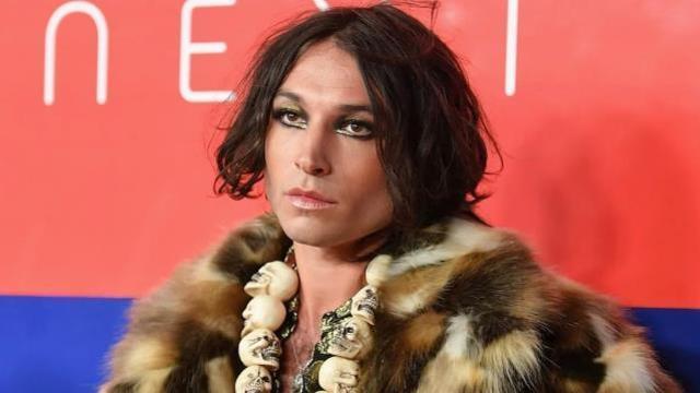 Adı birçok skandala karışan ünlü oyuncu Ezra Miller kendini 'Mesih' ilan etti