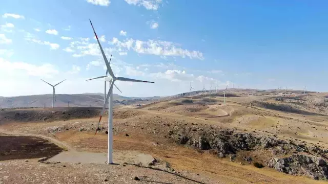 İlçenin içinden geçtiler, gören bir daha baktı