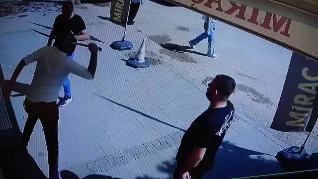 Çatı akması nedeniyle çıkan tartışmada kılıç ve silahlar çekildi