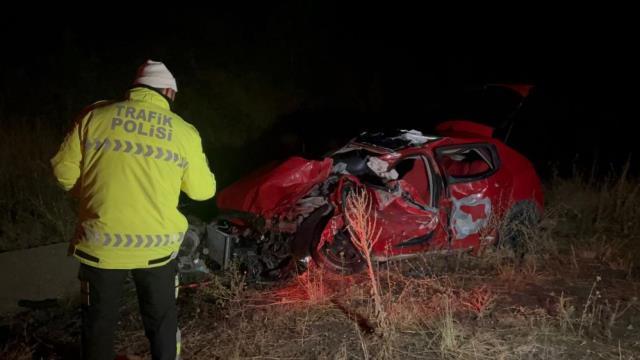 Kars'ta otomobil ile tır çarpıştı: 4 kişi öldü, 1 kişi yaralandı