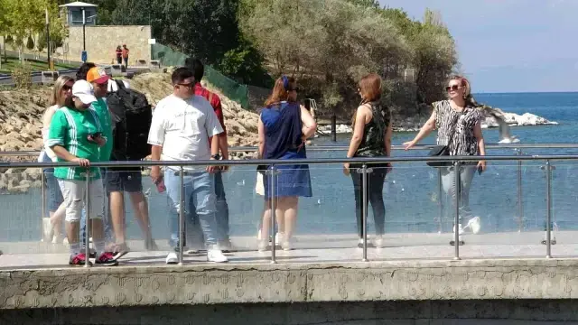 İranlı turistlerin adresi Van Gölü sahilleri oldu