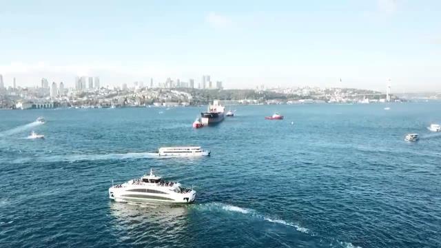İstanbul Boğazı'nda hareketli dakikalar! Gemi trafiği geçici olarak askıya alındı