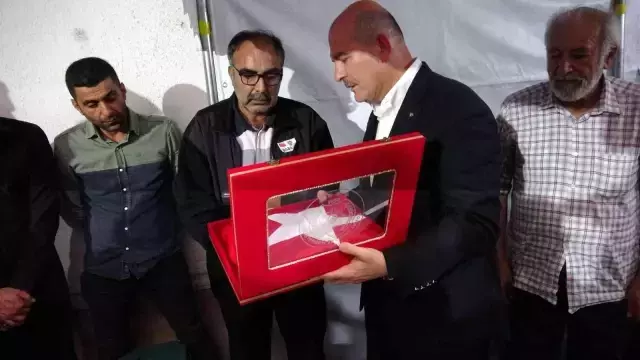 Şehit cenazesine İçişleri Bakanı Süleyman Soylu gözyaşlarına hakim olamadı