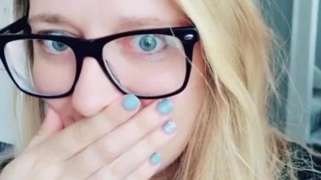 Cinsel ilişki sırasında apartmanı rahatsız eden kadın, komşusundan aldığı notla sarsıldı