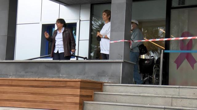 Ataşehir'de tepki çeken görüntülerin kaydedildiği hastanenin kapısına şerit çekildi