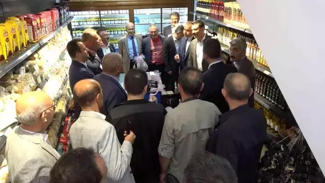 Çiftçiler üretiyor, valilik satıyor: İndirimli markete vatandaşlardan yoğun ilgi