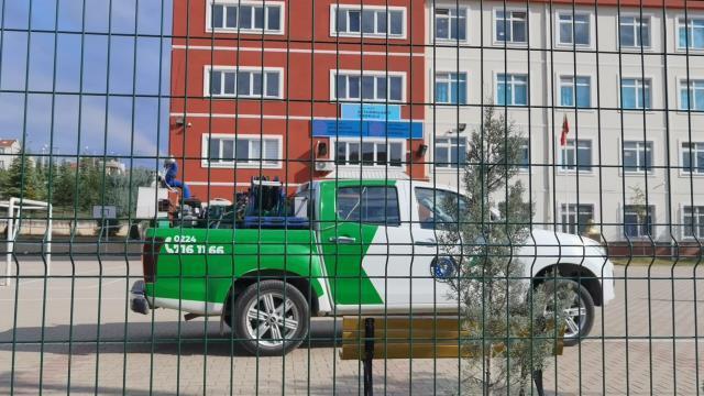 Kovanlarına vurulan arılar 15 öğrenciyi soktu! Eğitime bir gün ara verildi