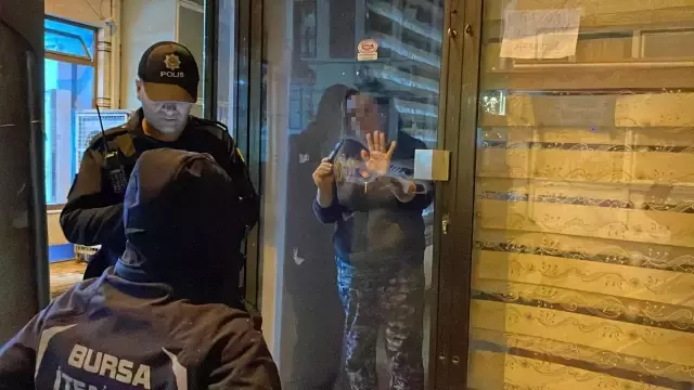 Bursa haber! Bursa'da çay ocağında kilitli bırakılan kadını polis kurtardı