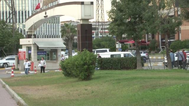 Kuyumcukent otoparkına zam üstüne zam geldi! Durumu protesto eden esnaf araçlarını yola çekiyor